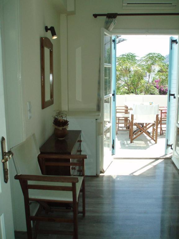 Villa Nikos Karamolegkos Kamari Oda fotoğraf